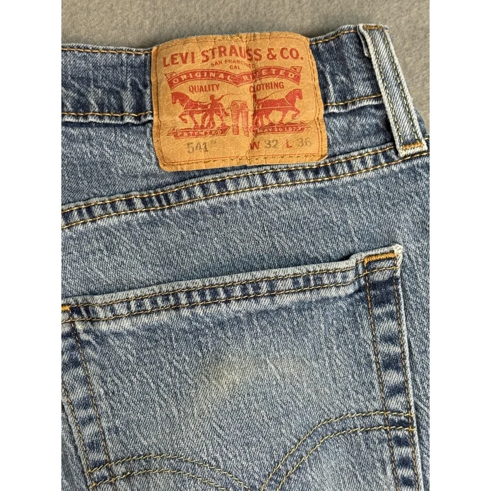 Levi's 541 Jeans Mens 32x32 Medium Wash Blue Athletic Tapered Denim Casual